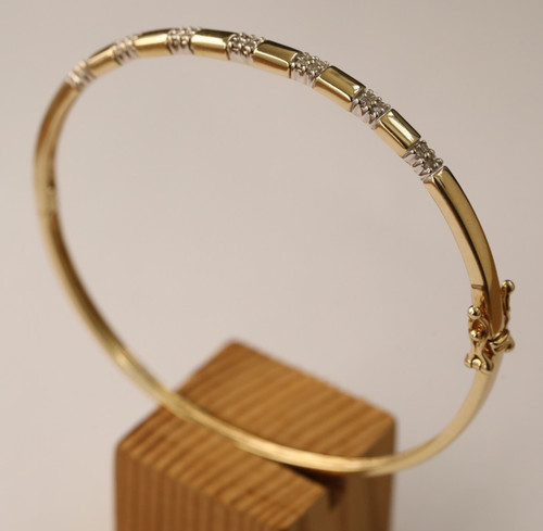 9ct solid yellow gold diamond - 9ct,