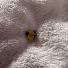 CLASSIC SMALL 1CM DISNEY STORE WINNIE THE POOH LAUGHING ENAMEL PIN TRADING BADGE