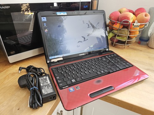 Red toshiba satellite l750 - toshiba,