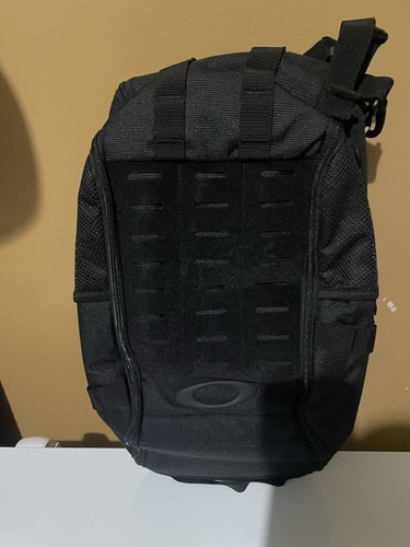 Oakley extractor sling pack - oakley,