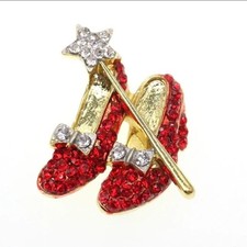 Vintage Style Wizard Of Oz Red Ruby Slippers Shoes Dorothy Gold Brooch Pin