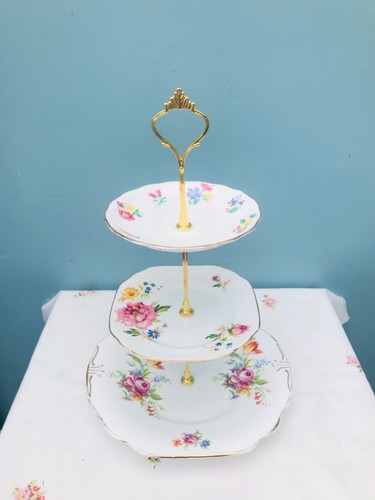 Pretty tier cake - tier, stand