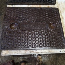 Cast Iron Manhole Drain Cover 640mm X 492mm Corners Solid Cast Lid 