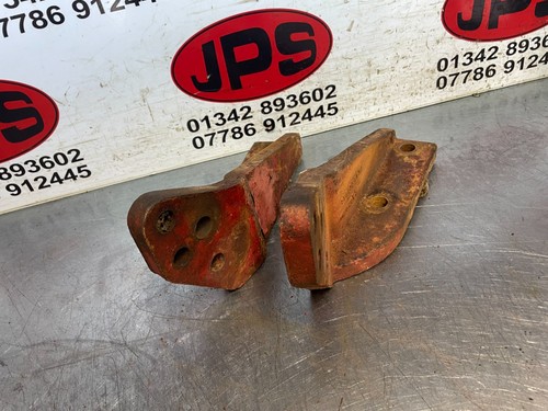 Pair check chain brackets