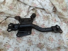 Frame brace engine bracket for