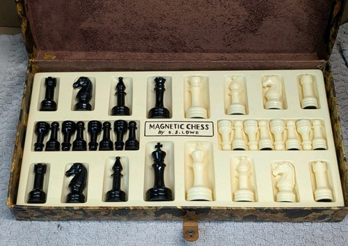 Vintage lowe magnetic chess - es,