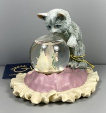 Vtg Cat Figurine Snow Globe