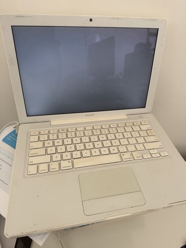 Old white apple macbook laptop - macbook,