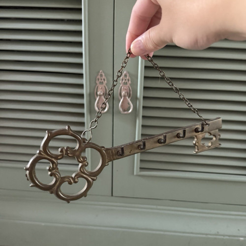 Vintage key theme gold - theme,