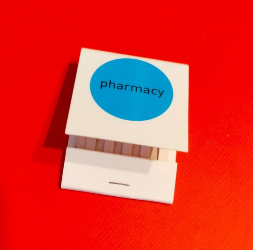 Damien hirst pharmacy - damien,