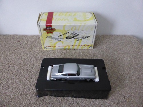 Aston martin db4 - aston, dinky