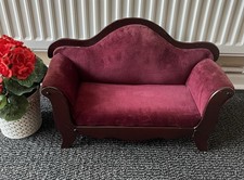 VINTAGE DOLL SIZE/MINI VELVET COVERED LOUNGE SOFA COUCH.
