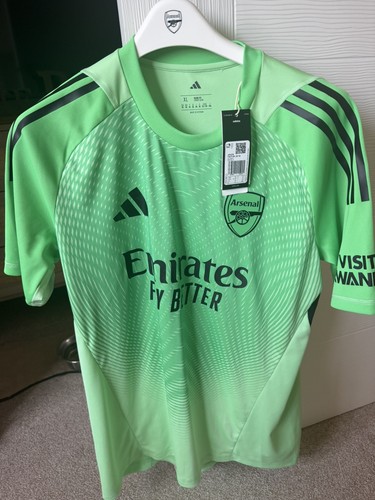 Player issue adidas - player,