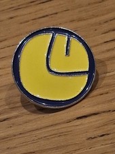 LEEDS UNITED RETRO SMILEY PIN