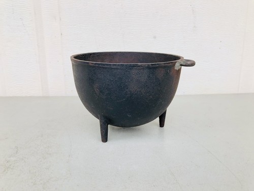 Antique cast iron - 3, bean