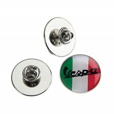 VESPA SCOOTER ITALIAN RED WHITE AND GREEN FLAG METAL PIN BADGE WITH 25mm LOGO