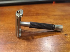Vintage Gillette R4 Black Handle Super Speed Razor, 1971
