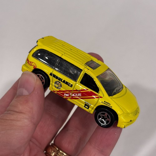 Vtg 1998 hot wheels yellow - hot,