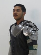 Gorget Set with Pauldrons