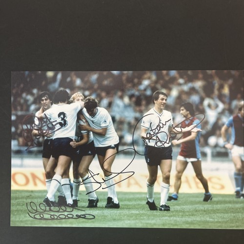 Signed photo by - 8,