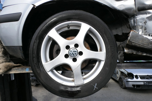 Wheeled alloy rim golf vw - 1x,