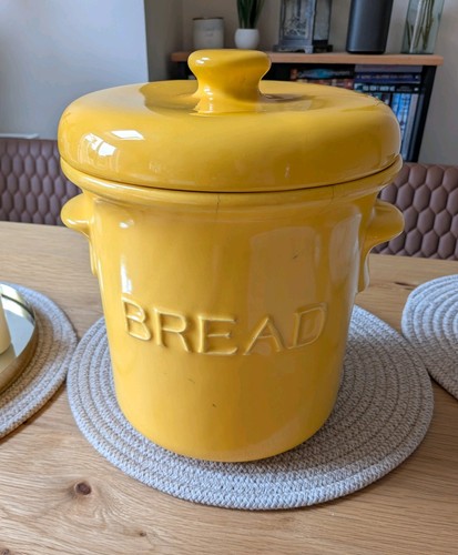 Vintage ceramic embossed - vintage, bread
