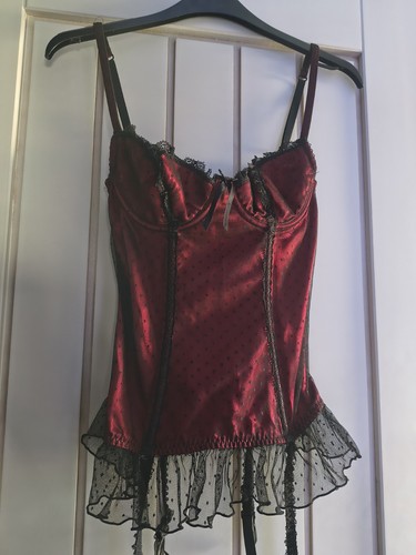 Red and black basque - and, 34a