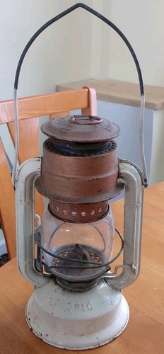 Old kerosene lamp chalwyn - old,