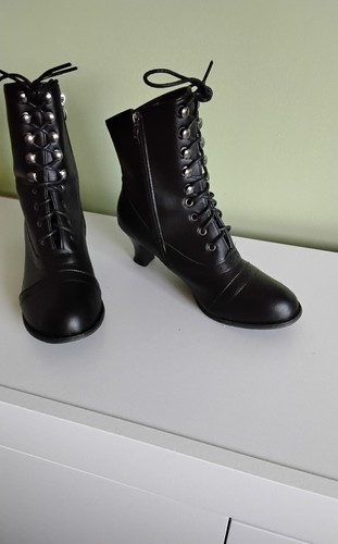 Ladies black boots size - ladies,