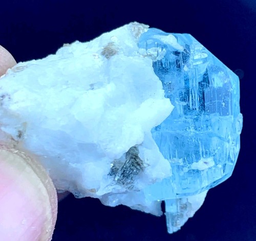 Aquamarine crystal with - , mica