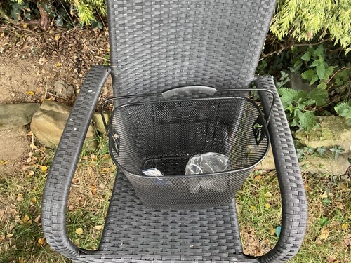Front cycle basket - , with