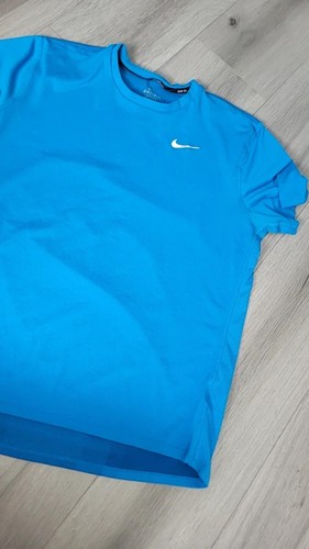 Nike tech shirt size - t,