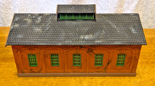 Heljan brick engine shed green - brick,
