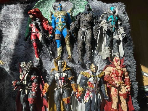 Spawn mcfarlane figure - by,