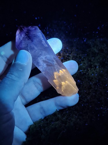 Powellite amethyst rough - powellite, point
