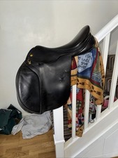 17.5 Inch Black Country Black Leather Quantum Jump Saddle Medium Width