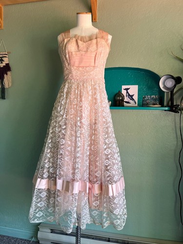 Vintage 1950s peachy - peachy, pink