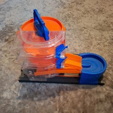 Hot Wheels City Super Spin Dealership & Car launcher