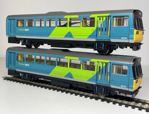 Hornby r2161 class 142 - r2161, pacer