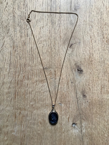 9ct pendant black - 8/, (onyx?)