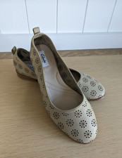 Clarks Alanis Rosa Sand Nubuck