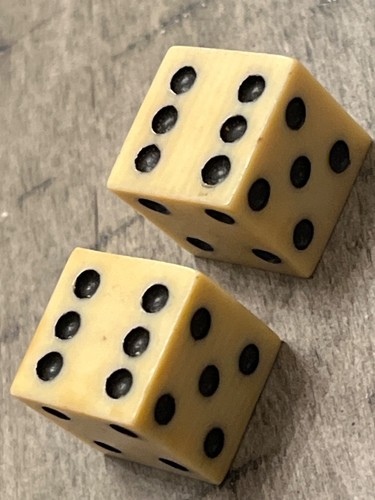 Old grained celluloid - , dice