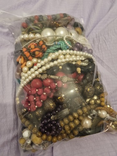 6kg costume jewellery - 6kg,