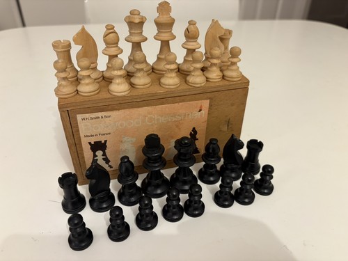 Vintage boxwood chessmen set - vintage,