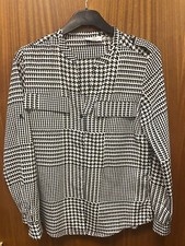 Calvin Klein S Black And White Blouse Bust 32” Length 27” Long Sleeves 