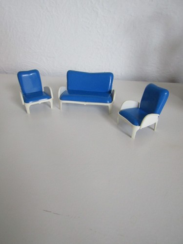 Vintage plastic dolls - , house