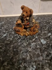 A Boyds Bears & Friends resin