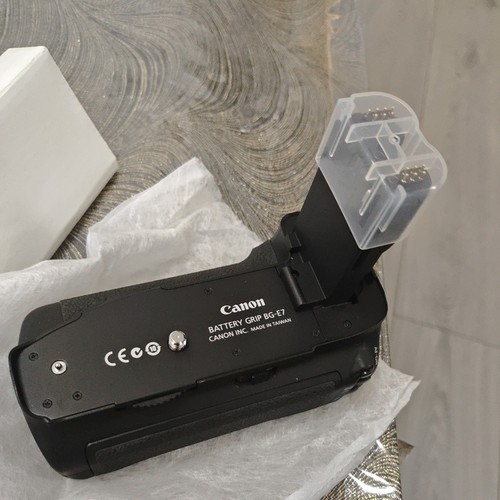 Canon battery grip fits - bg-e7,