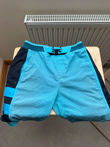 Hurley phantom board - board, shorts