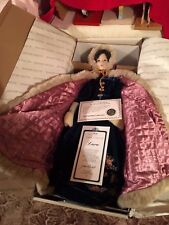 Hamilton Collection Lara